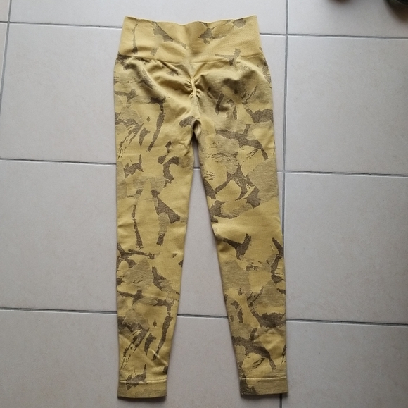 Gymshark yellow camo leggings - Picture 3 of 4